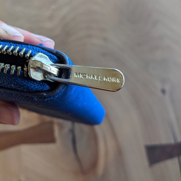 Michael Kors Wallet/Wristlet - Picture 3 of 5